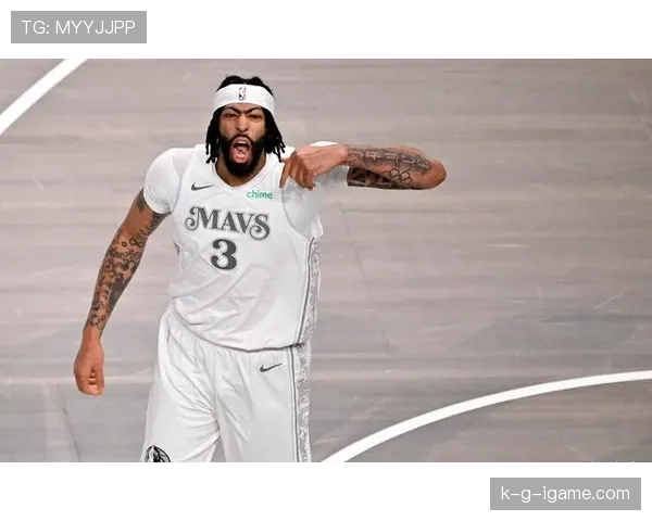 戴维斯成防线克星！高效逼抢创纪录，赛场表现惊艳