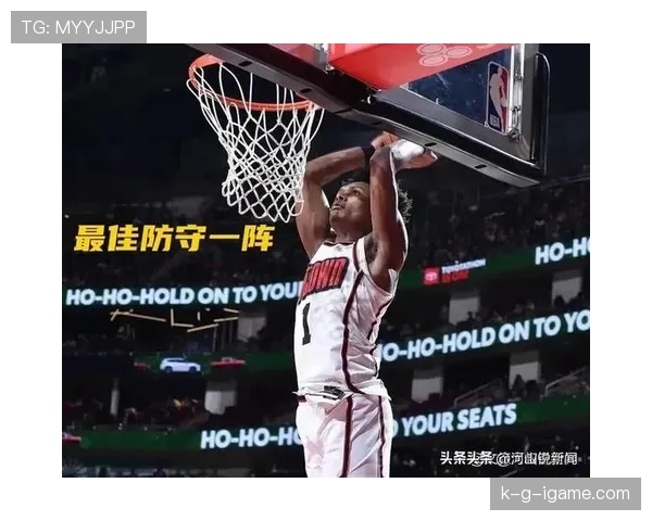 阿门·汤普森由防守转为无球跑位配合格林拉开空间