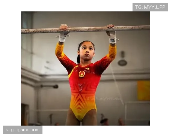 看见吴柳芳出门那阵仗，热闹得像开秀场，我两年工资都看白了